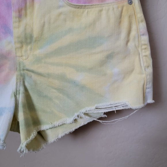 Blank NYC The Barrow Vintage High Rise Tie Dyed Denim Jean Shorts - Picture 7 of 14